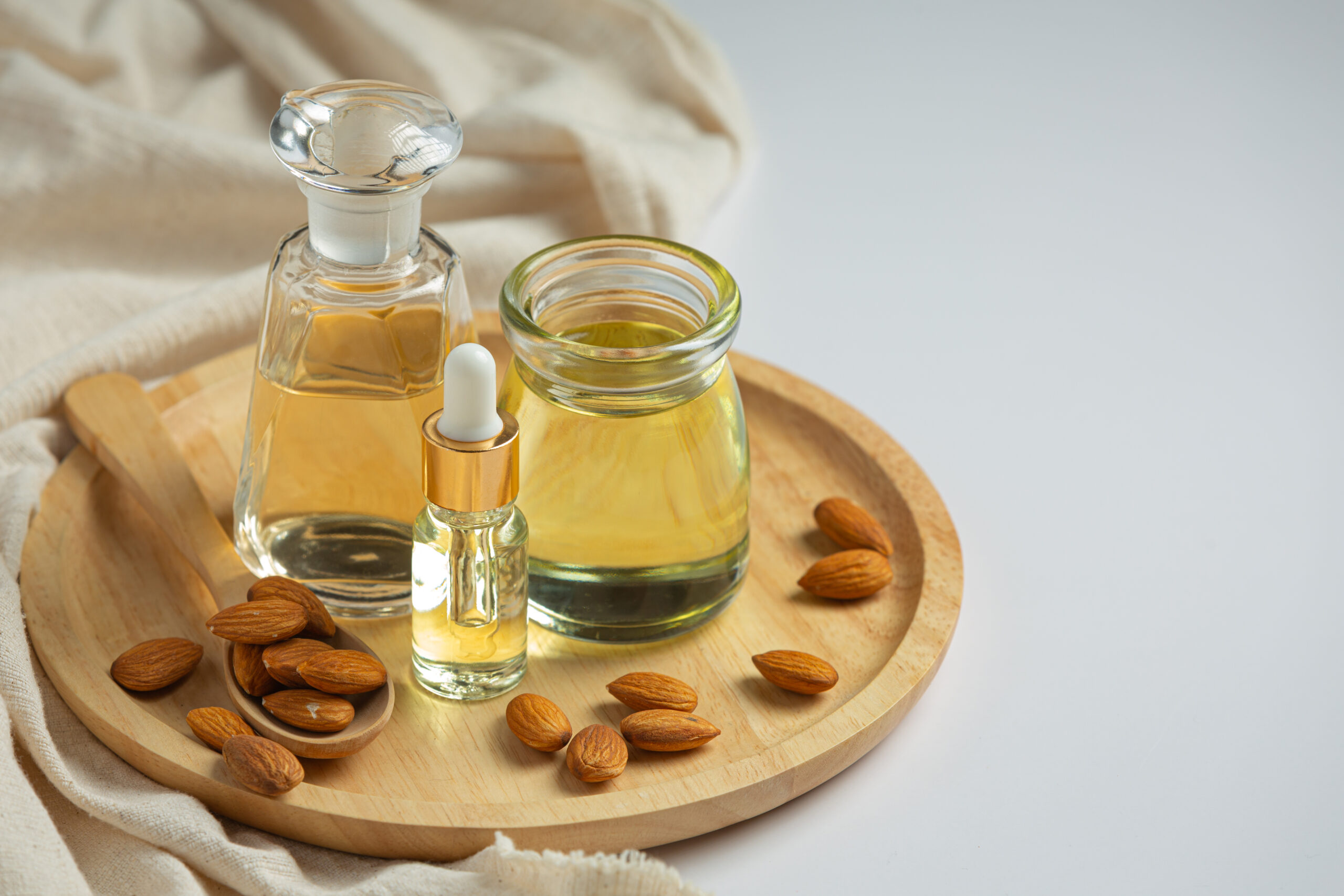 Discover the benefits & uses  of Almond Oil: A Natural Delight for Healthy Living!